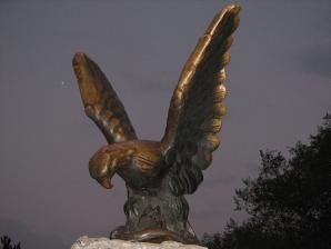 Скульптура Орел
